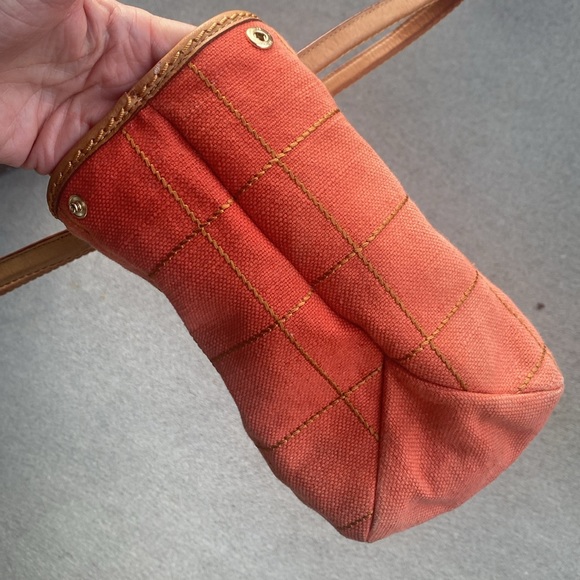 Liz Claiborne linen & cotton blend with Leather Trim Tote Bag. - Picture 12 of 13